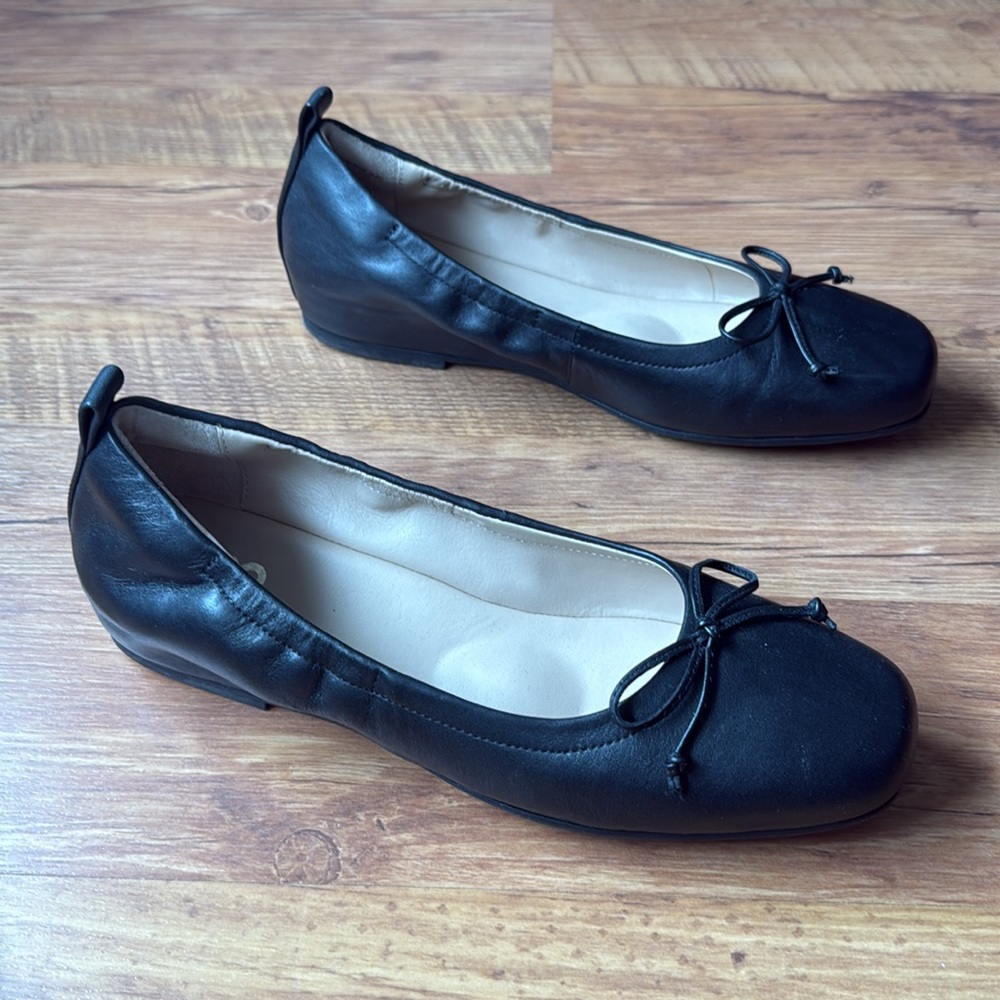 Abeo Cadence Bow flats - LIKE NEW - Picture 5 of 6